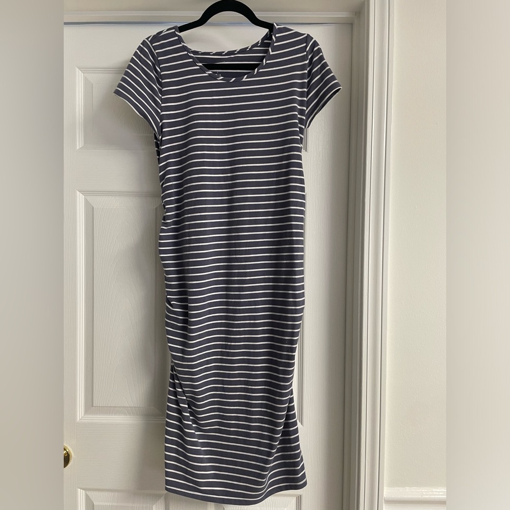 Isabel Maternity Dress by Ingrid & Isabel. Size Large.